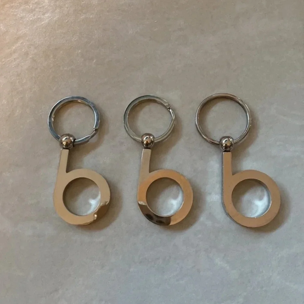 Bloomingdale’s “b” keychain​ vintage